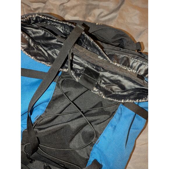 The North Face Venture Large capacity Outdoor Backpack - Picture 5 of 5